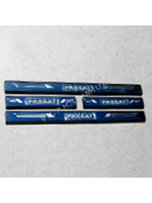 Накладки порогов в салон Passat